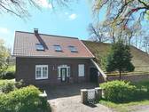 schöne Haustür - 6 Zimmer Mehrfamilienhaus, Wohnhaus zum Kaufen in Filsum