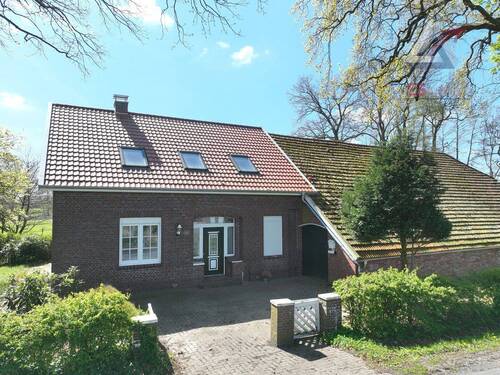 schöne Haustür - 6 Zimmer Mehrfamilienhaus, Wohnhaus zum Kaufen in Filsum