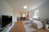großes, helles Wohnzimmer - 