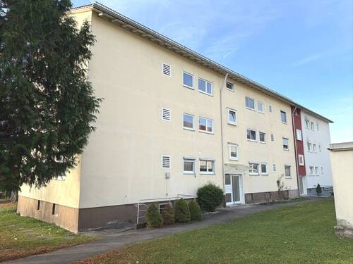 Hausansicht - 4 Zimmer Etagenwohnung in Göppingen