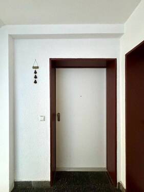 Wohnungstüre - 3 Zimmer Etagenwohnung in Marbach am Neckar / Hörnle