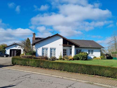 Front - Außergewöhnliches Einfamilienhaus in traumhafter Lage für Grundstücksliebhaber zu vermieten