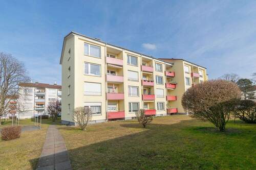 Vorderansicht.jpg - Attraktive 3-Zimmer-Wohnung mit Balkon und Garage in Friedrichshafen