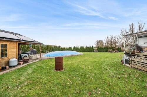 Garten mit Pool, Werkstatt und Gartenhaus - 