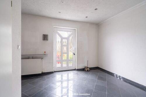 Eingangsbereich - 5 Zimmer Einfamilienhaus zum Kaufen in Linkenheim-Hochstetten / Hochstetten