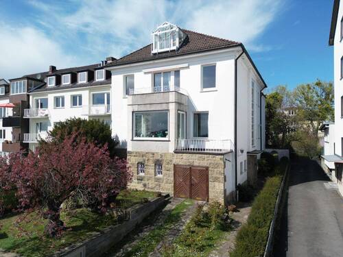 Vorderansicht - Außergewöhnliches Stadthaus mit Fernblick über die Kasseler Südstadt - historischer Charme trifft vielseitige Nutzungsmöglichkeiten!