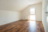 Schlafzimmer 1 OG.jpg - 