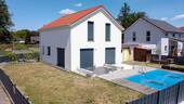 Pflegeleichtes Grundstück.jpg - Familienfreundliches Erbpacht-Haus mit Pool – modernes Wohnen zum attraktiven Einstiegspreis