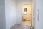 Garderobe und Gäste WC.jpg - 