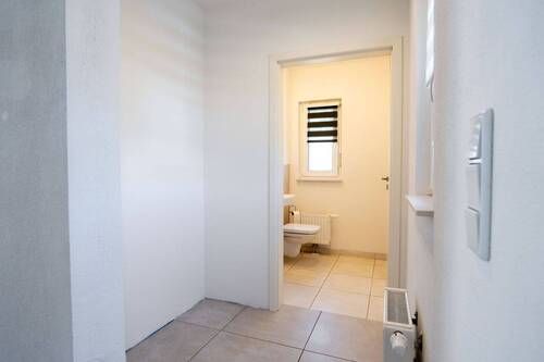 Garderobe und Gäste WC.jpg - 
