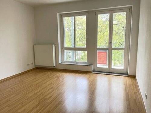 Wohnzimmer - ::: FREUNDLICHE WOHNUNG MIT SÜD- BALKON UND TAGESLICHTBAD:::