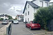 2 Pkw-Stellplätze - 6 Zimmer Reihenendhaus in Hattersheim