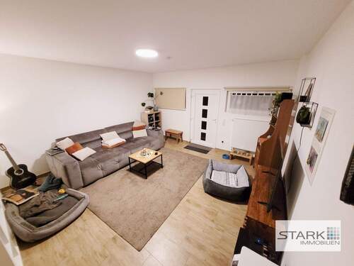 Wohnbereich von der Treppe aus - 