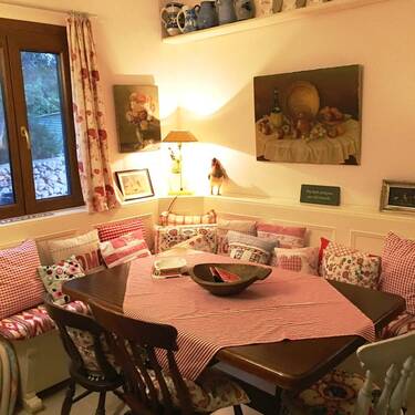 ...mit gemütlicher Sitzecke und... - 