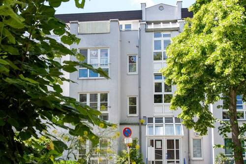 Fassade - Investieren im Süden Berlins: Vermietete 2-Zimmer-Wohnung mit Balkon - nahe S-Bahn - provisionsfrei