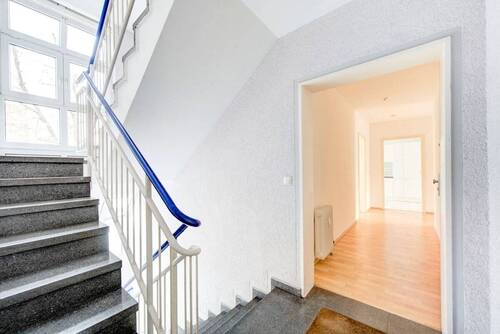 Wuensdorferstr104_Treppenhaus_Hausflur_2587_8_9 - 2 Zimmer Etagenwohnung zum Kaufen in Berlin