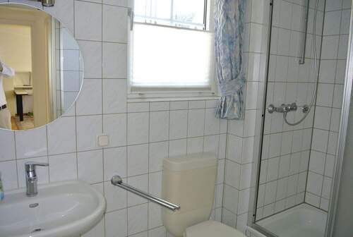 Badezimmer mit Fenster - 