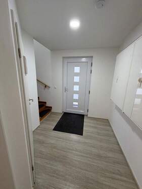 Flurbereich zur Haustüre - 