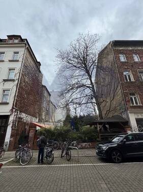 Straßenansicht (hochkant) - Grundstück zum Kaufen in Leipzig