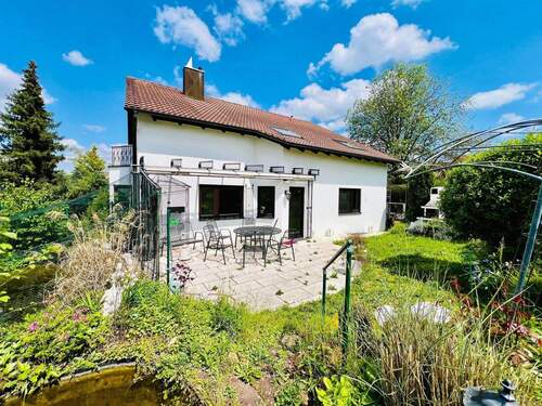 Außenansicht - Zweifamilienhaus in toller Lage mit Gartenidyll und Doppelgarage