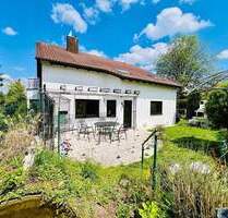 Zweifamilienhaus in toller Lage mit Gartenidyll und Doppelgarage - Schwieberdingen