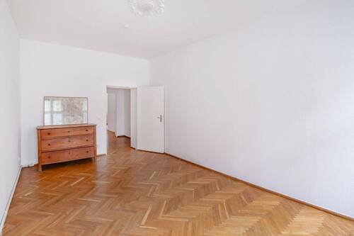 Weitere Ansicht Zimmer mit französischem Balkon - 2 Zimmer Etagenwohnung zum Kaufen in Berlin-Friedrichshain
