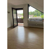 Mühlheim-Lämmerspiel, großzügige 2-Zi-DG-Whg.,65m2, gr. Balkon,Waldnähe - Mühlheim am Main