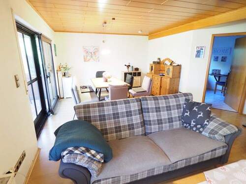 Wohn-/Esszimmer - 
