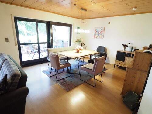 Wohn/Esszimmer - 