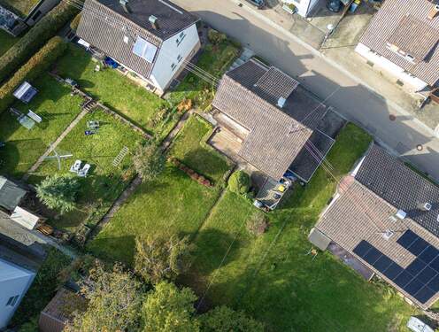 Objektansicht Garten mit Drohne - 