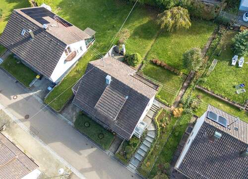 Objektansicht Garten mit Drohne - 