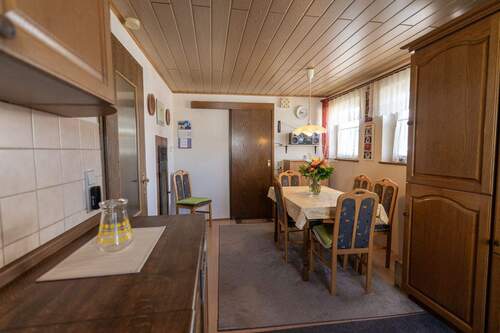 Erdgeschoss, Küche mit Essbereich - 