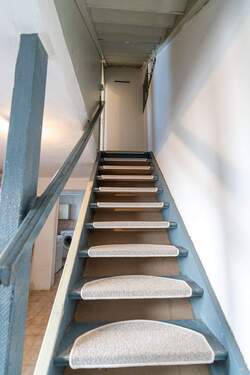 Treppe ins Untergeschoss - 