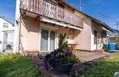 Objektansicht mit Terrasse und Balkon - 