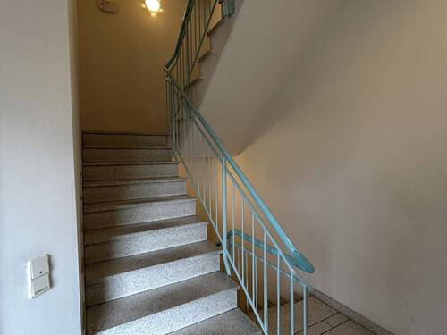 Treppenhaus - 1 Zimmer Etagenwohnung in Treuen