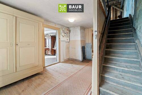 Flur und Treppe ins DG_web - 