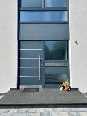 Hauseingang - 9 Zimmer Mehrfamilienhaus, Wohnhaus zum Kaufen in Vaihingen an der Enz / Aurich