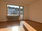 Wohnzimmer - 2-Zimmer-Wohnung in Frankfurt-Oberrad – urban wohnen im Grünen