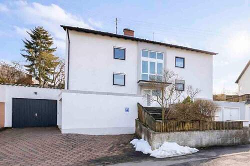 Außenansicht - Investieren oder selbst einziehen: 4-Zimmer-Wohnung mit Garage und Terrasse