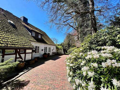 Romantische Zufahrt - 6 Zimmer Bauernhaus, Landhaus zum Kaufen in Hemmoor