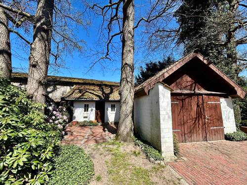 Garage mit vielseitigen Nebengelassen - 6 Zimmer Bauernhaus, Landhaus in Hemmoor