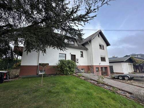 Seitenansicht - 9 Zimmer Mehrfamilienhaus, Wohnhaus zum Kaufen in Freilingen