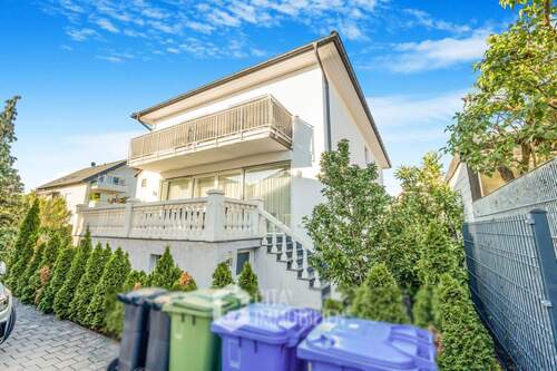 Hausansicht - 7 Zimmer Einfamilienhaus zum Kaufen in Griesheim