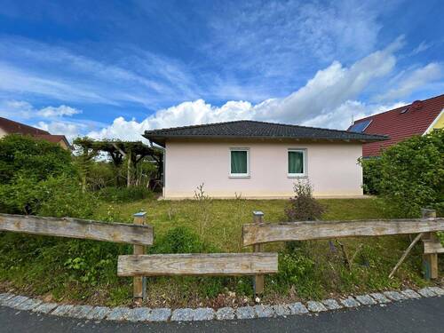 Seitliche Ansicht - Bungalow mit 112,00 m&sup2; in Hallerndorf zum Kaufen
