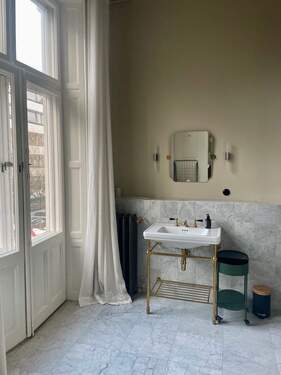 Badezimmer mit Fenster - 