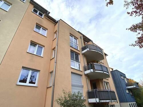 Hausrückansicht mit Blick auf die Balkone - 