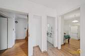 Flur - Etagenwohnung mit 95,40 m&sup2; in Abensberg zum Kaufen