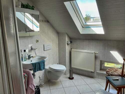 Bad mit Dusche, wc DG - 