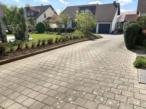 Stellplätze / Hofeinfahrt - 