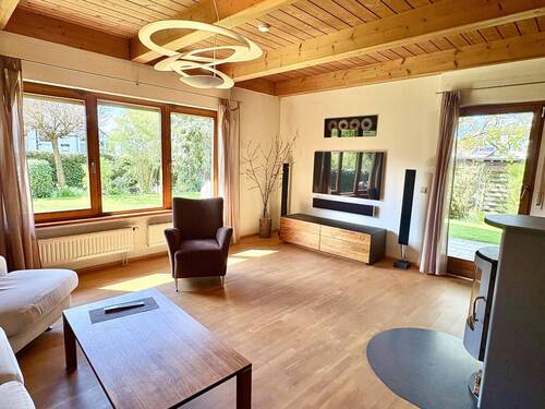 Wohnzimmer - 6 Zimmer Einfamilienhaus zum Kaufen in Bad Waldsee